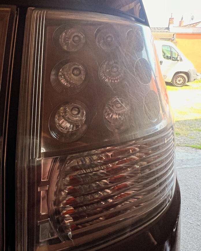 Renovace zadních světlometů PŘED