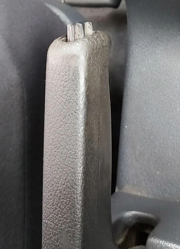 čištění ruční brzdy PŘED