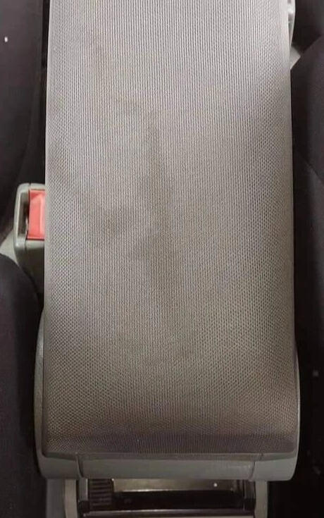 čištění loketní opěrky PŘED