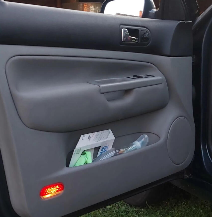 čištění tapecírunku levých dveří PO